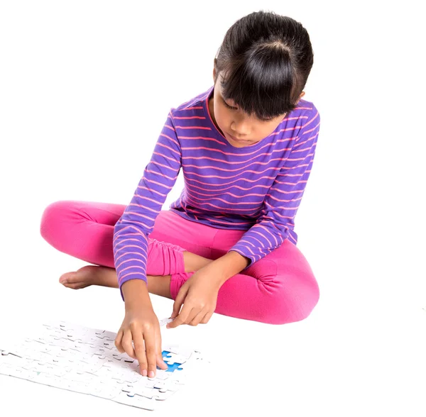 Young Girl Playing Jigsaw Puzzle — Stock Photo, Image