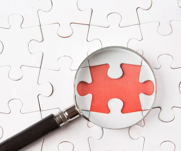Missing Puzzle And Magnifying Glass — Stock Photo, Image
