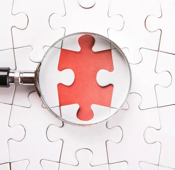 Missing Puzzle And Magnifying Glass — Stock Photo, Image