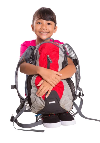 Junges Mädchen mit Rucksack — Stockfoto