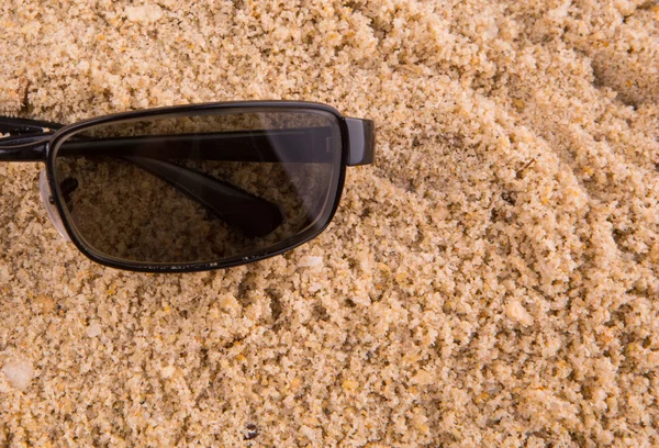 Gafas de sol sobre arena —  Fotos de Stock