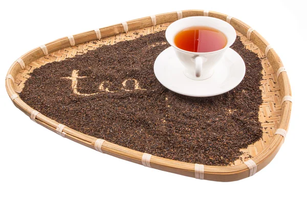 Una taza de té en bandeja de mimbre — Foto de Stock