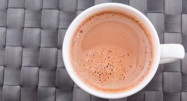 bir bardak sıcak çikolata