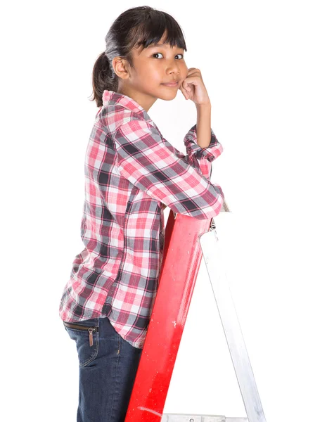 Jong meisje op een ladder — Stockfoto