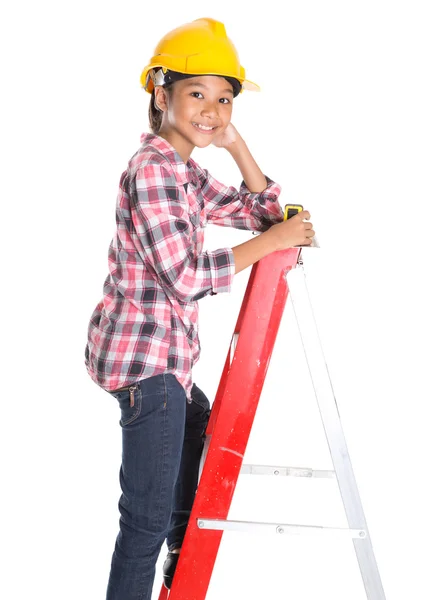 Mladá dívka s páskou opatření — Stock fotografie