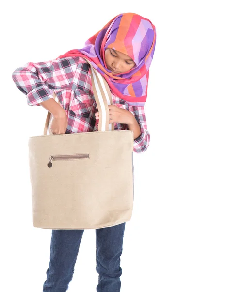 Escola muçulmana menina com saco de mão — Fotografia de Stock