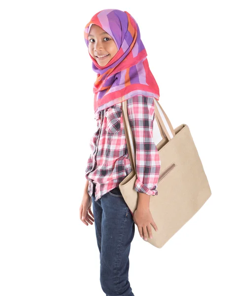 Escuela musulmana chica con bolso de mano — Foto de Stock