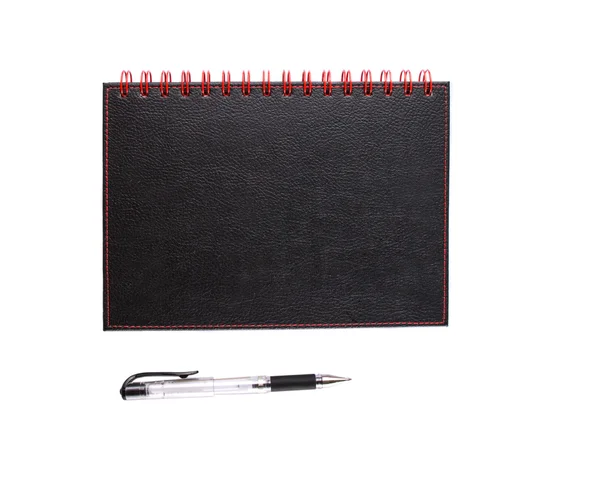 Caderno preto e esferográfica — Fotografia de Stock