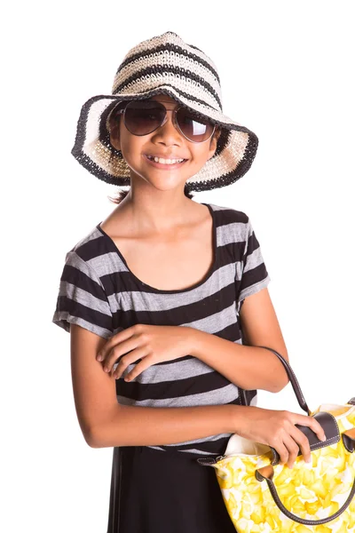 Chica joven con sombrero, gafas de sol y bolso —  Fotos de Stock