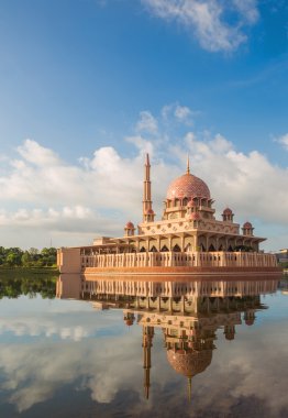 Putra Camii, Malezya