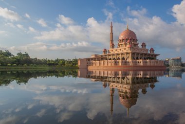 Putra Camii, Malezya