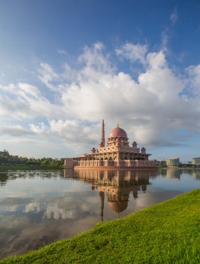 Putra Camii, Malezya