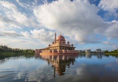 Putra Camii, Malezya
