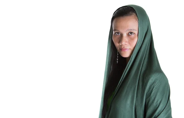 Moslimvrouw Met Een Groene Hoofddoek Witte Achtergrond — Stockfoto