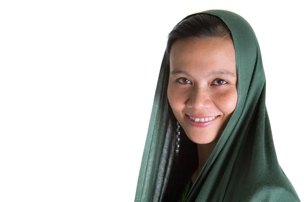 Moslimvrouw met groene hoofddoek — Stockfoto