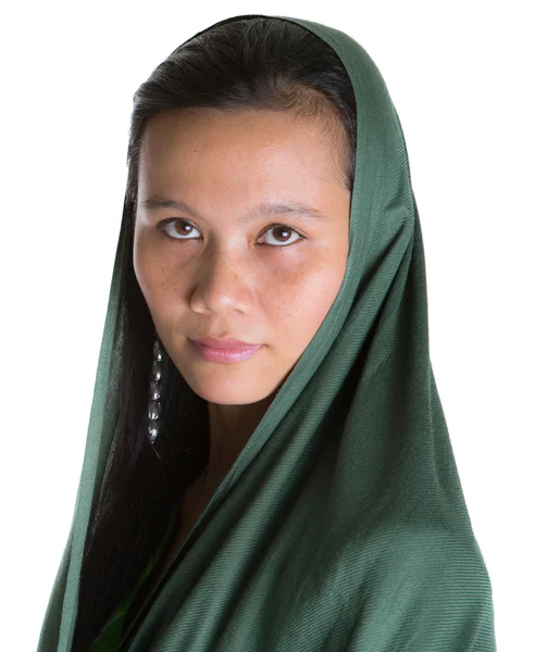 Femme musulmane avec foulard vert — Photo