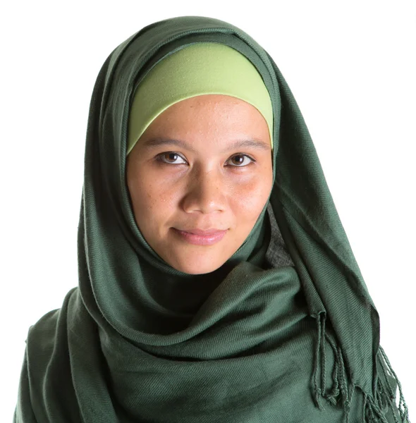 Muslimsk kvinna i grön hijab — Stockfoto