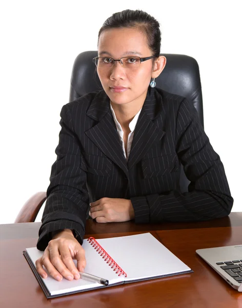 Onun Ofis Masası, Asya iş kadını — Stok fotoğraf