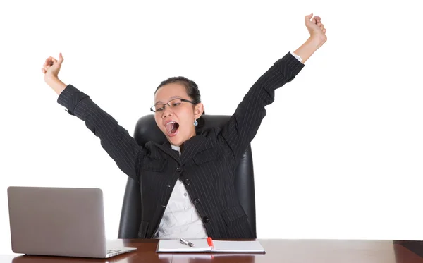 Aziatische zakenvrouw op haar Bureau — Stockfoto