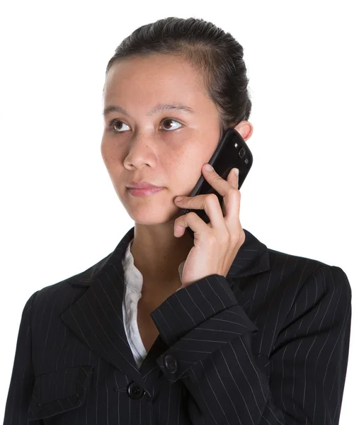 Mujer de negocios asiática con un teléfono inteligente — Foto de Stock