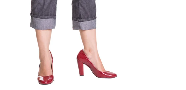 Žena nohy s červeným podpatky Stock Snímky