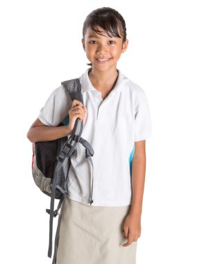 kız okul üniforması ve sırt çantası