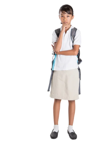 Flicka i skoluniform och ryggsäck — Stockfoto