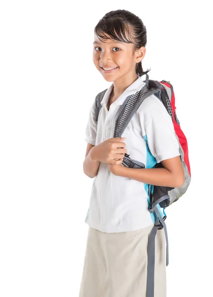 Mädchen in Schuluniform und Rucksack — Stockfoto