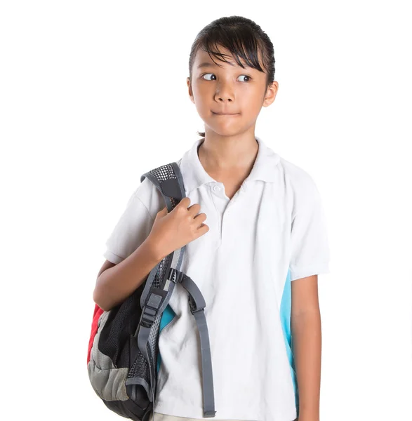 Meisje in schooluniform en rugzak — Stockfoto