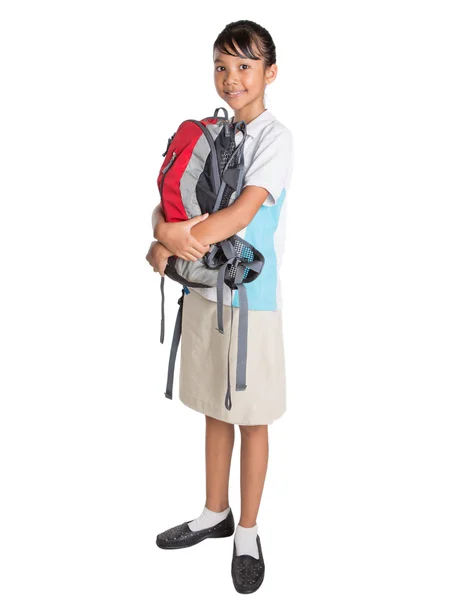 Flicka i skoluniform och ryggsäck — Stockfoto