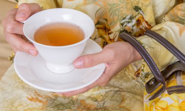 Elleriniz çay bardağında olsun.