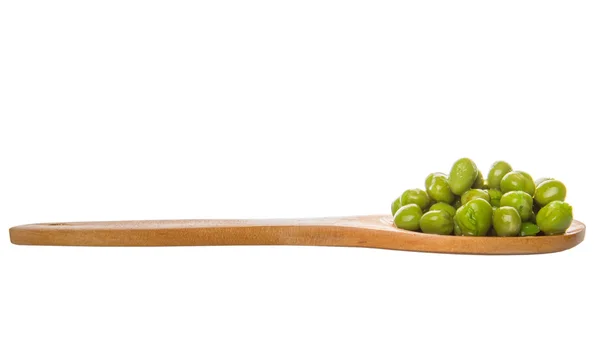 Groene Erwten Houten Lepel Witte Achtergrond — Stockfoto