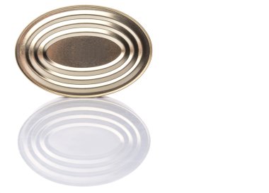 Oval teneke kutu beyaz arka plan üzerinde şeklinde.