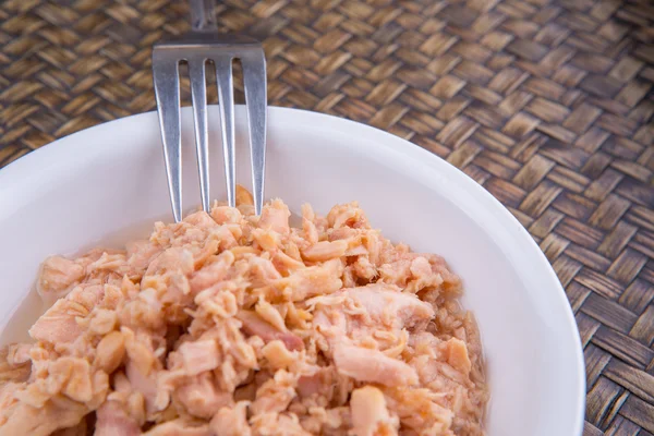 Canned Tuna In A White Bowl — Stock Photo, Image