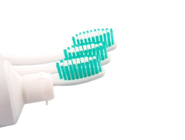 Diş fırçası ve diş macunu.