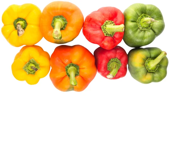 Eine Gruppe Verschiedener Paprikafarben Auf Weißem Hintergrund — Stockfoto