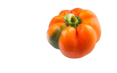 Beyaz arka planda turuncu kırmızı biber