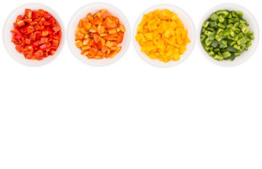 Beyaz kase renkli doğranmış capsicums