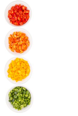Beyaz kase renkli doğranmış capsicums
