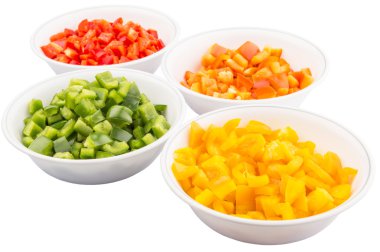 Beyaz kase renkli doğranmış capsicums