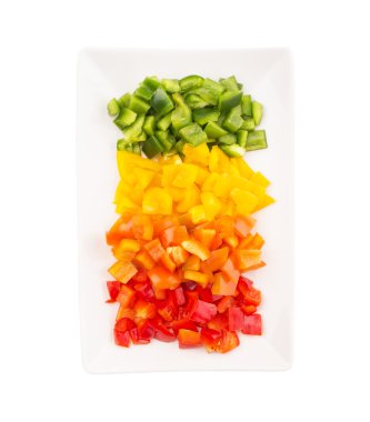 bir tabak içinde renkli doğranmış capsicums