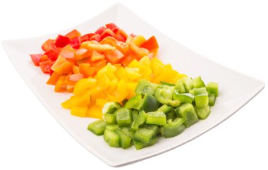bir tabak içinde renkli doğranmış capsicums