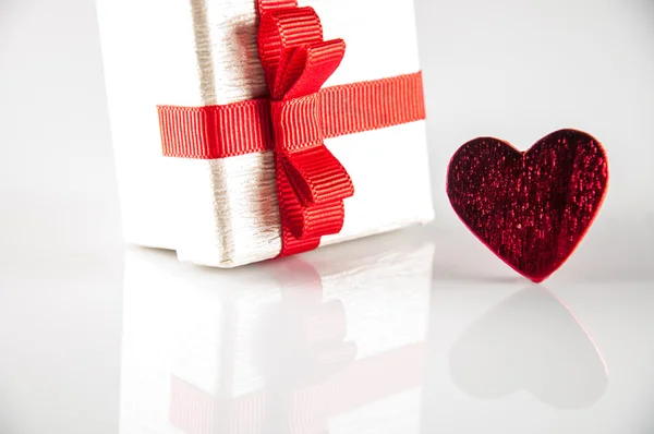 Regalo e cuore — Foto Stock