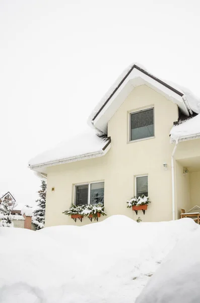 Entrada Una Casa Privada Jardín Bajo Nieve Invierno — Foto de Stock