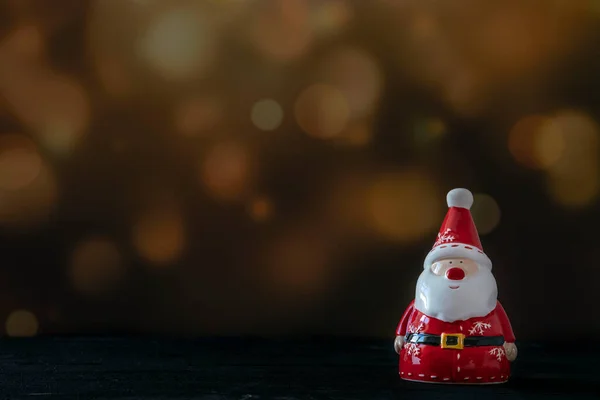 Noel Weihnachtsgrußkarte Mit Weihnachtsmannfigur Isoliert Auf Glitzerhintergrund Mit Kopierraum Neujahrskarte — Stockfoto