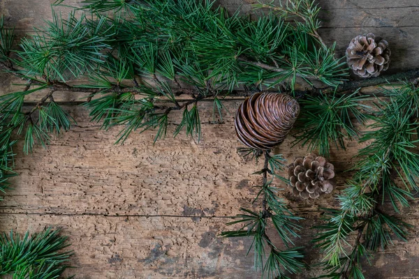 Новий Рік Різдвяний Фон Гілками Сосен Шишки Дерев Яній Поверхні — стокове фото