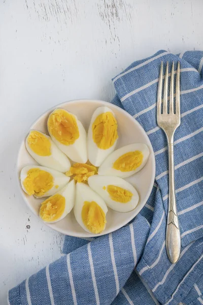 식사를 위에서 달걀을 놓는다 표면이나 등골에서 식사를 — 스톡 사진