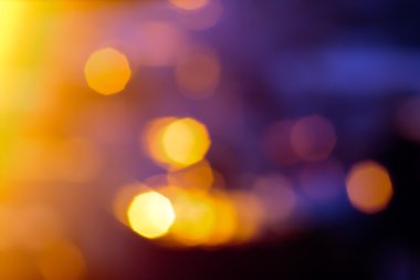 Güneş ışığının parlak çatı (soyut bokeh üzerinde benekler)