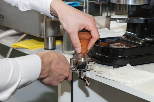 Making espresso — Stock Photo, Image