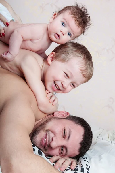 Glückliche Familie — Stockfoto